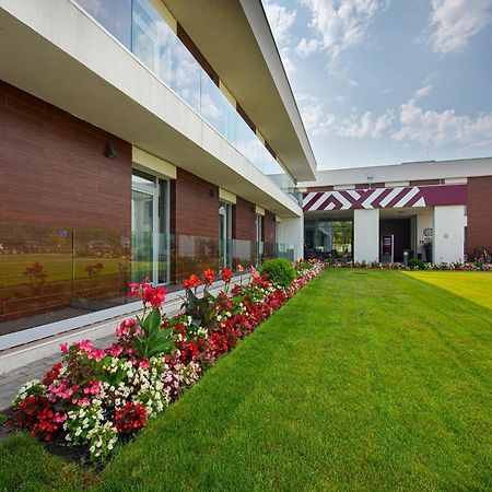 Outlet Hotel Polgár 外观 照片