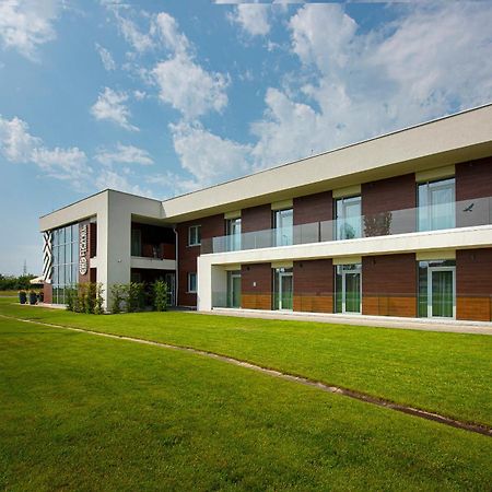Outlet Hotel Polgár 外观 照片