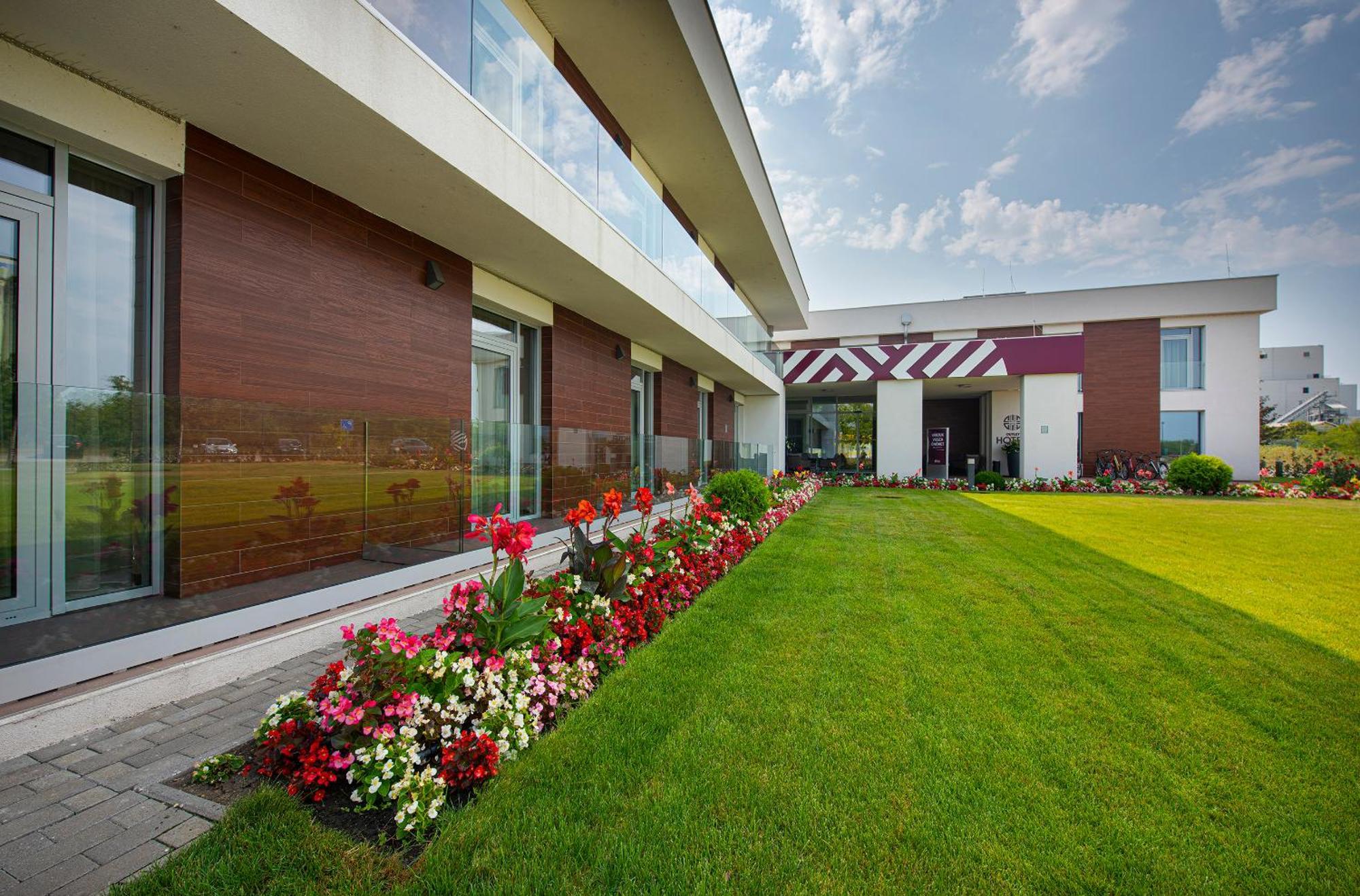 Outlet Hotel Polgár 外观 照片