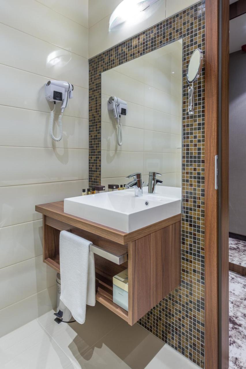 Outlet Hotel Polgár 外观 照片