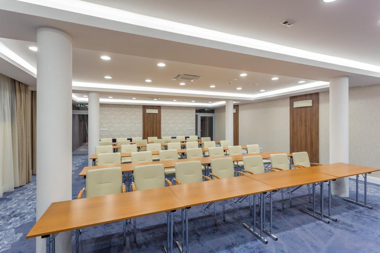 Outlet Hotel Polgár 外观 照片