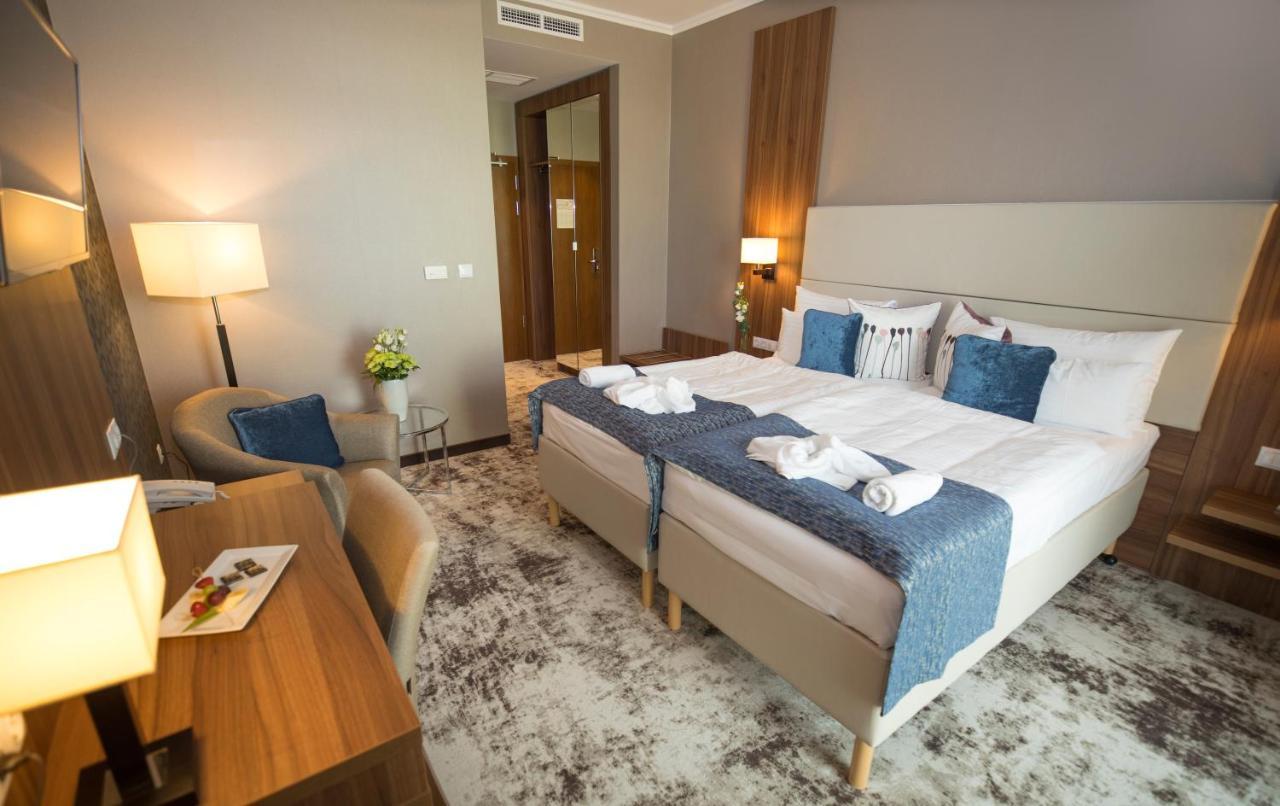 Outlet Hotel Polgár 外观 照片