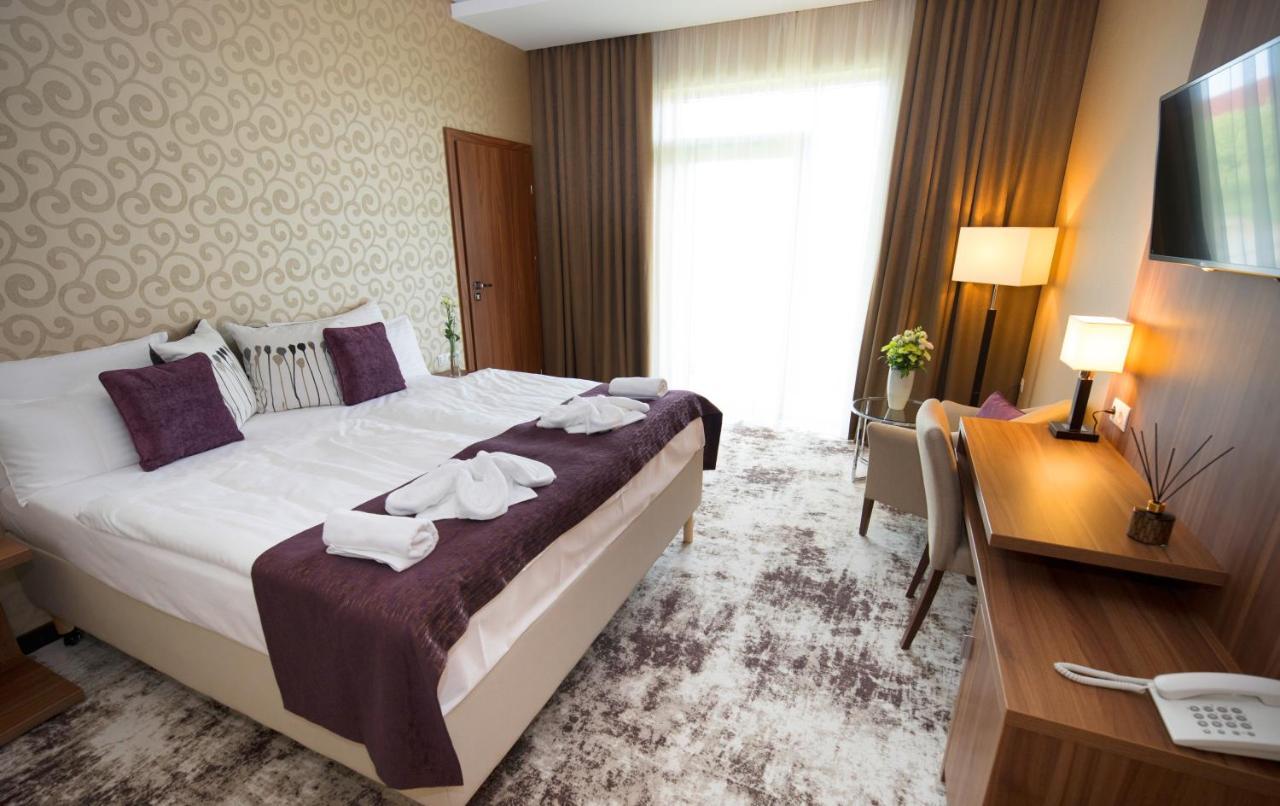 Outlet Hotel Polgár 外观 照片
