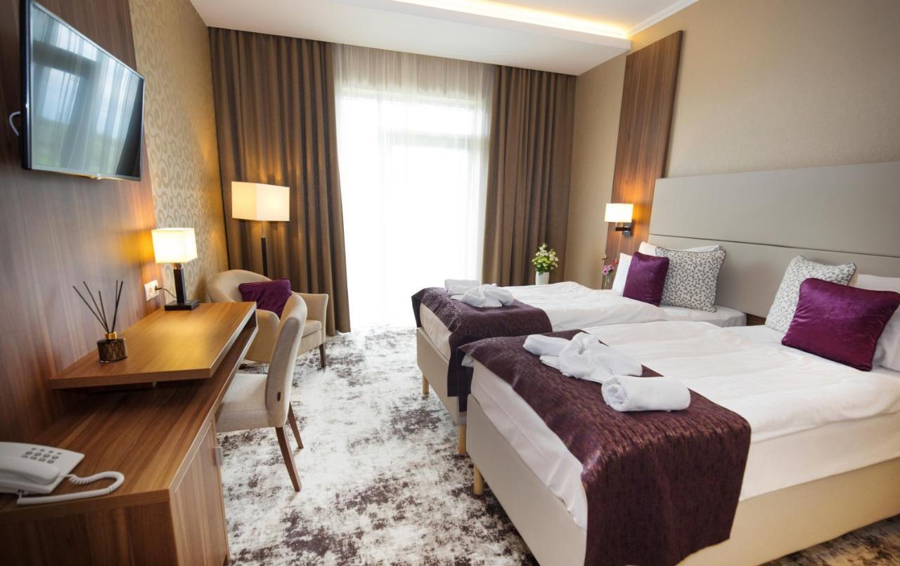 Outlet Hotel Polgár 外观 照片