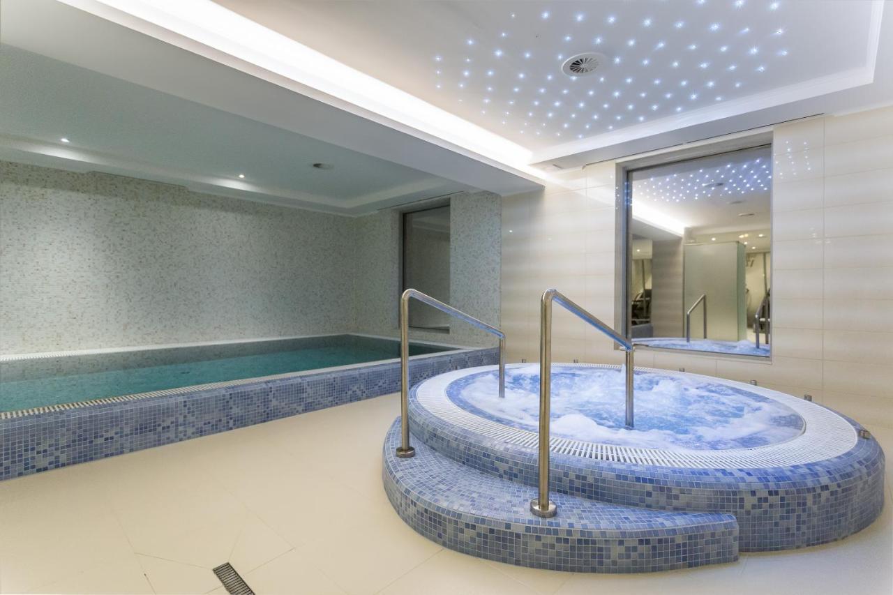 Outlet Hotel Polgár 外观 照片